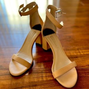 Stuart Weitzman nude block heel